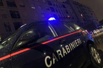 Uccisa a coltellate dal marito, figlia chiama 118 e fa arrestare il padre