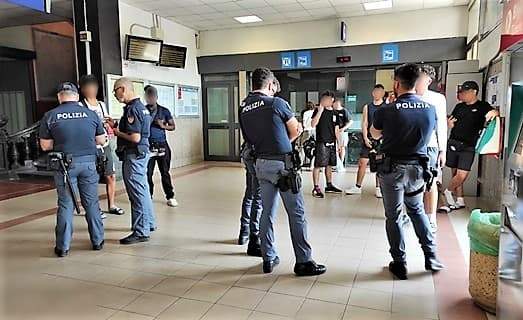 Controlli da Albenga a Laigueglia, sanzionato un locale