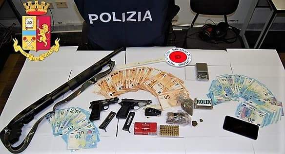 Droga e detenzione armi, arrestato 31enne a Finale Ligure