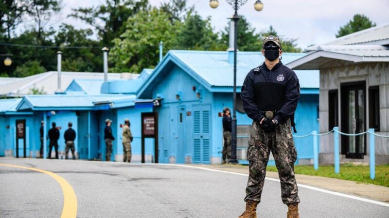 Nordcorea, 20 ore per superare la zona demilitarizzata: la fuga da film