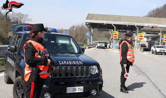 Ruba in un bar di Altare, poi ubriaco si addormenta in cantina dove viene arrestato