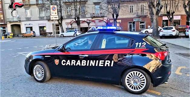 Signora 74enne trova 1.050 euro e li consegna, era la pensione di un 59enne