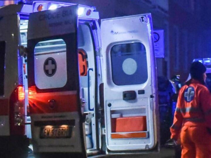 Roma, uomo ferito da arma da taglio muore in strada: indagini