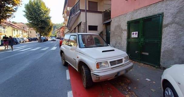 Sassello va’ dove ti porta il colore, tra posteggi e cacche