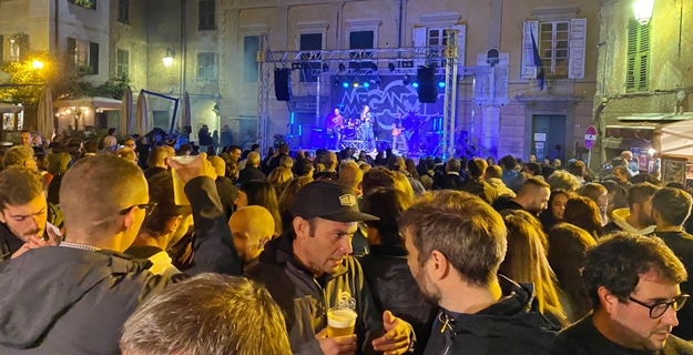 Serata di successo a Sassello con i Meganoidi