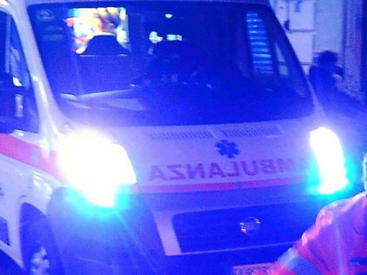 Caserta, scooter contro auto: morto 16enne. Caccia a pirata della strada