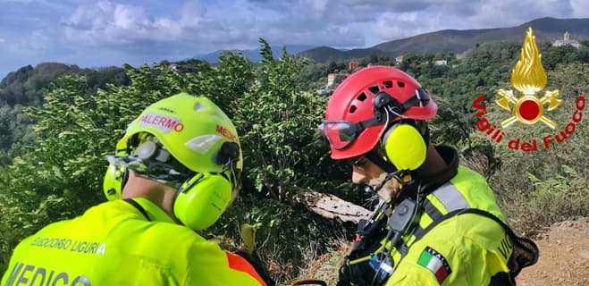 Biker 18enne cade sulle alture di Sestri Ponente, in elicottero al San Martino