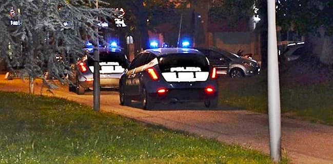 Esce dalla discoteca e viene rapinata da 2 minorenni, arrestati a Genova