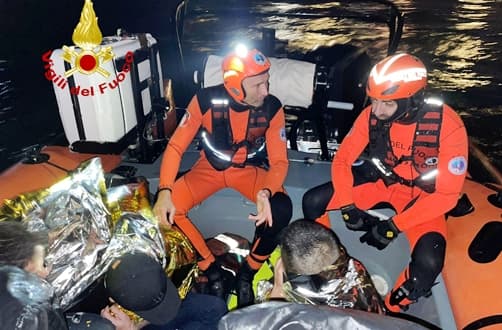 Tre pescatori cadono in mare, salvati a Sestri Levante