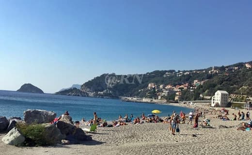 Mare in autunno, giornata estiva al 1° ottobre in Liguria – VIDEO