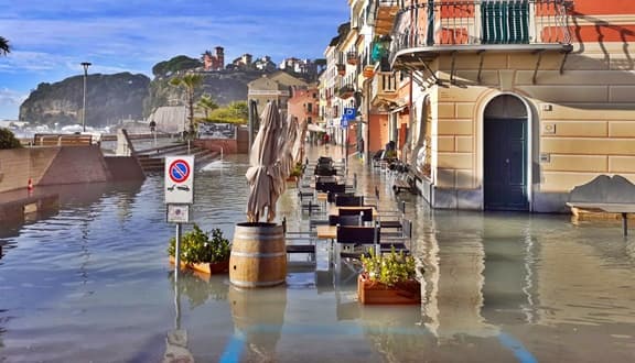 Celle Ligure allagata, centro storico in ginocchio: acqua alta ovunque – LE IMMAGINI