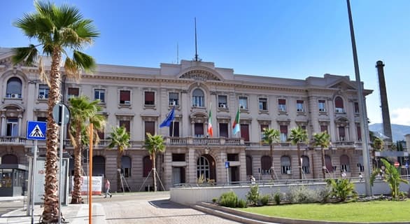 Furti al pronto soccorso del San Martino, denunciati 5 ladri