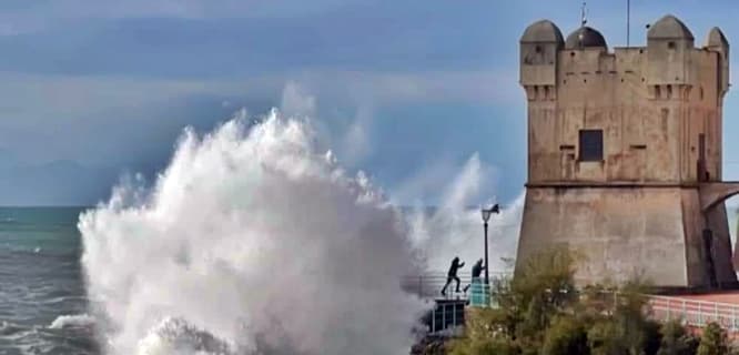 Liguria, protesta dei Vigili del fuoco verso chi sfida il pericolo