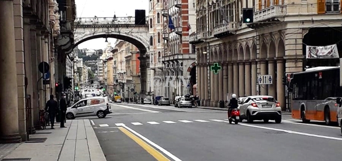 Dopo la rapina si prende un caffè e viene riconosciuto, 22enne arrestato in centro Genova