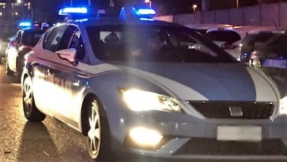 Savona, colpisce auto parcheggiate in corso Mazzini, reagisce alla Polizia che lo arresta