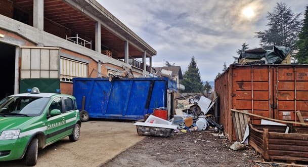 Carabinieri Forestali sequestrano capannone in Val Bormida