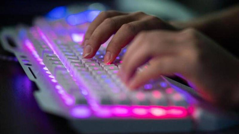 Copyright su immagine e voce per tutti, l’idea della Danimarca contro i deepfake IA