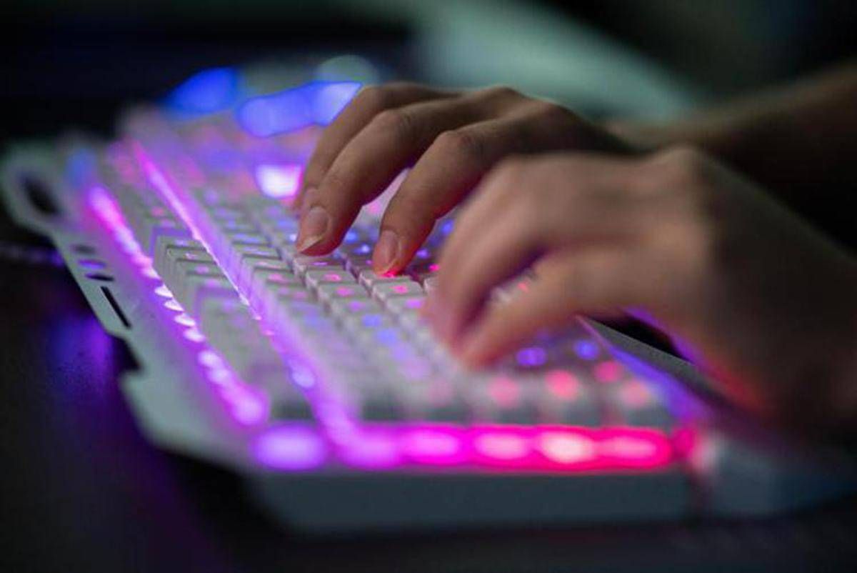 Copyright su immagine e voce per tutti, l’idea della Danimarca contro i deepfake IA
