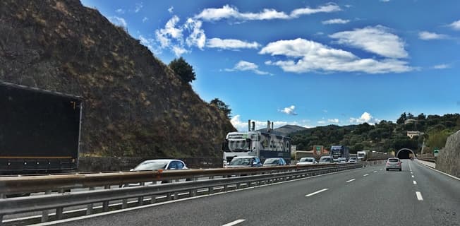 Incidente sulla A10 tra Celle Ligure e Varazze, coinvolti 3 mezzi pesanti e 2 auto