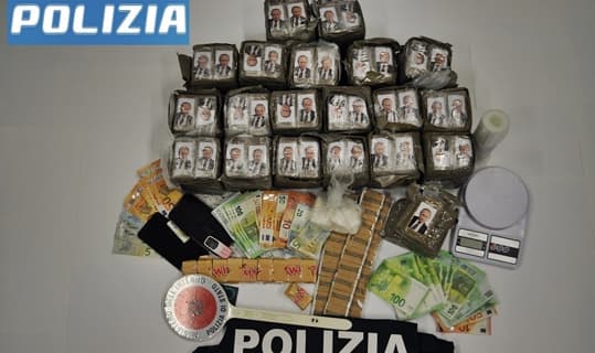 Tre arrestati con 21 chili di droga al casello di Pietra Ligure