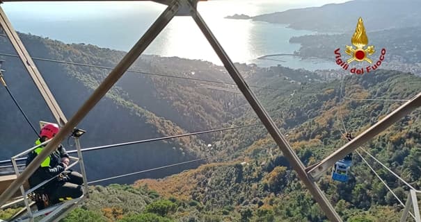 Vigili del fuoco esercitazione alla funivia Montallegro di Rapallo