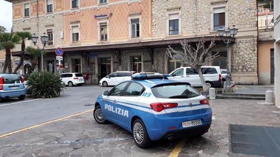 Molestava i passeggeri sul treno, 31enne arrestato ad Alassio