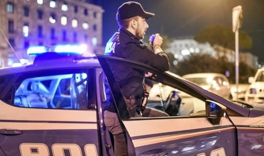 Due furti in poche ore, arrestati due giovani in piazza De Ferrari a Genova