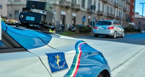 Acqui Terme fermata auto noleggiata e non restituita, sui sedili soldi e oro