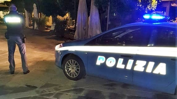 Aggrediscono coppia e due gruppi di ragazzi, fermati maggiorenne e due minorenni