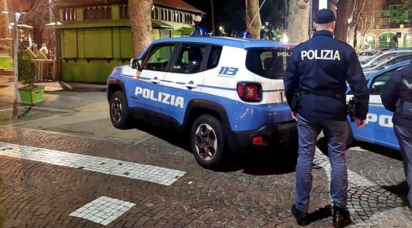 Savona coltello alla gola: dacci portafogli, cellulare e chiavi di casa, 2 arresti