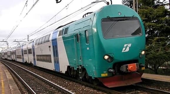 Treni Liguria: abbonamenti gratuiti under19 e sconto 50% under26