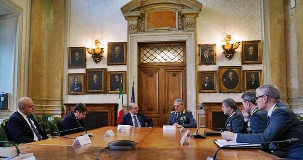 Lotta alle scuole non vere. Accordo Finanza e Ministero contro i diplomifici