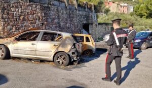 Imperia incendia sette auto al parcheggio di Costarainera 1