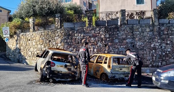 Incendia sette auto al parcheggio di Costarainera a Imperia