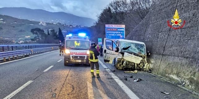 Operaio muore in autostrada A12 tra Rapallo e Chiavari, otto veicoli coinvolti – VIDEO