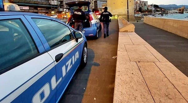 Savona controlli della Polizia: 13 arresti, un ammonimento per violenze alla compagna