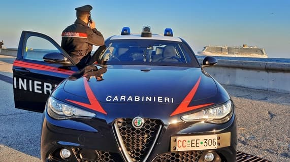 Si contendono rami di mimosa a fucilate, tre arrestati a Sanremo