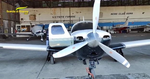 Sequestrati 3 aerei per contrabbando ad Asti, valore oltre 462mila euro – VIDEO –