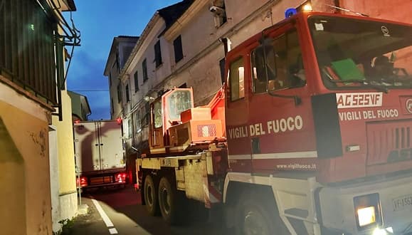 Camion incastrato a Stella San Martino, la protesta del sindaco