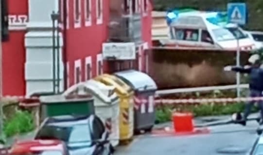 Incredibile, gettata vecchia granata in un cassonetto a Genova