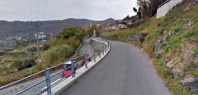Auto cappottata in via Ceresa a Varazze Alpicella, due feriti al San Paolo