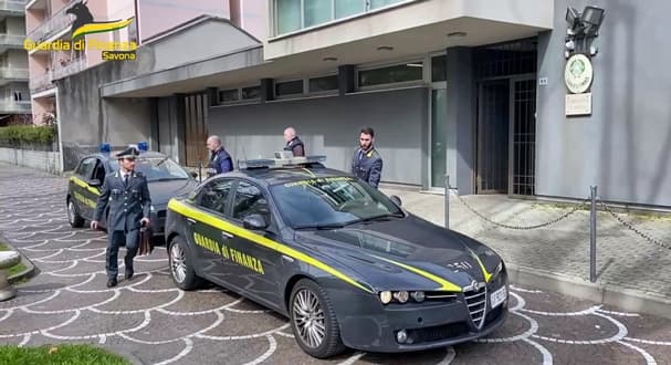 Savona truffa online su finte vendite di pellet, 26enne arrestato e 16 denunciati