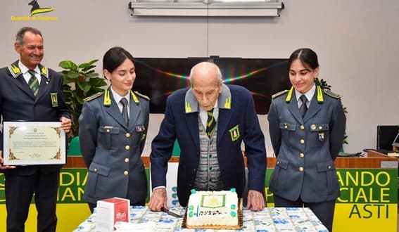 Festeggiati 95 anni di Riccardo Assandri di Ponzone, vicebrigadiere della Finanza in congedo