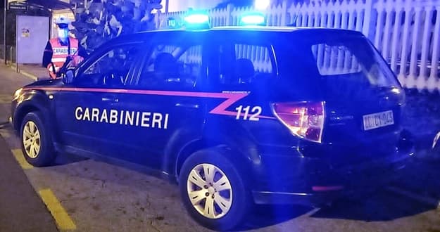 Nudo sulla via Aurelia mentre grida alle auto, arrestato perchè sorvegliato speciale