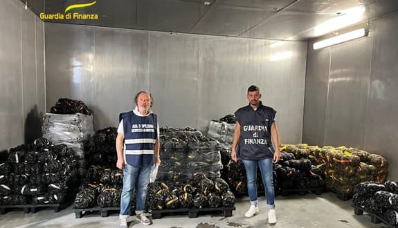 Immesse sul mercato 54 tonnellate di muscoli non depurati, 6 denunciati a La Spezia