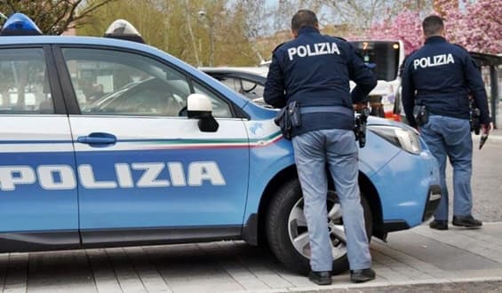 Tenta di superare l’esame patente con attrezzatura elettronica, denunciato ad Asti