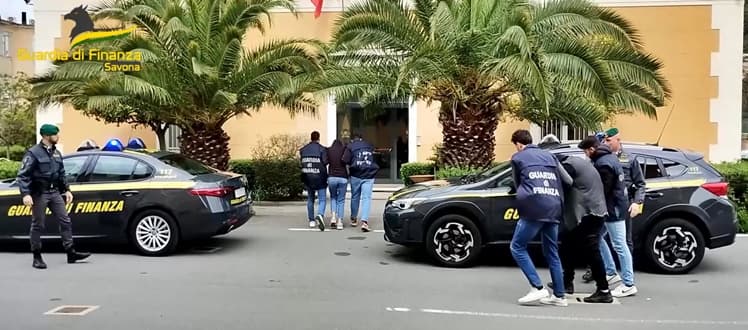 Savona fruttivendolo e compagna beccati con 3 kg di droga, arrestati – VIDEO