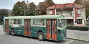 Tpl Linea Savona autista restaura i vecchi bus 2