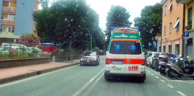 Incidente a Stella in località Ritani, camion fuori strada