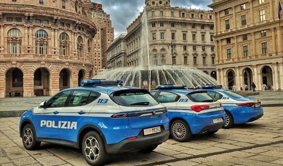 Rapina in piazza De Ferrari, 4 arresti e 3 denunce giovani dai 16 a 30 anni